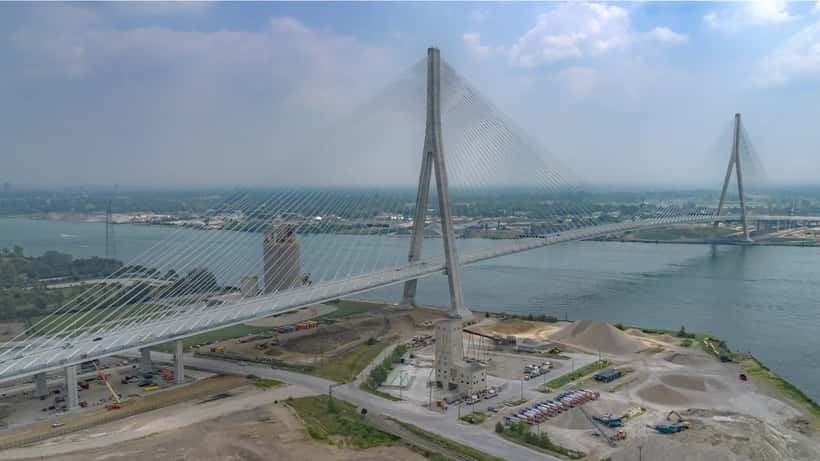 Pont Gordie Howe International Bridge Windsor Ontario juillet 2026, camions commerciaux en transit