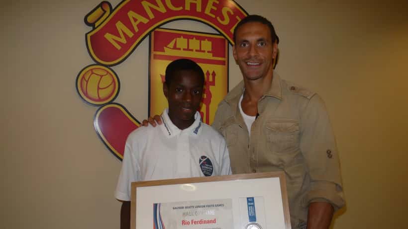 Rio Ferdinand recebe o prémio Hall of Fame dos Jogos da Juventude de Londres