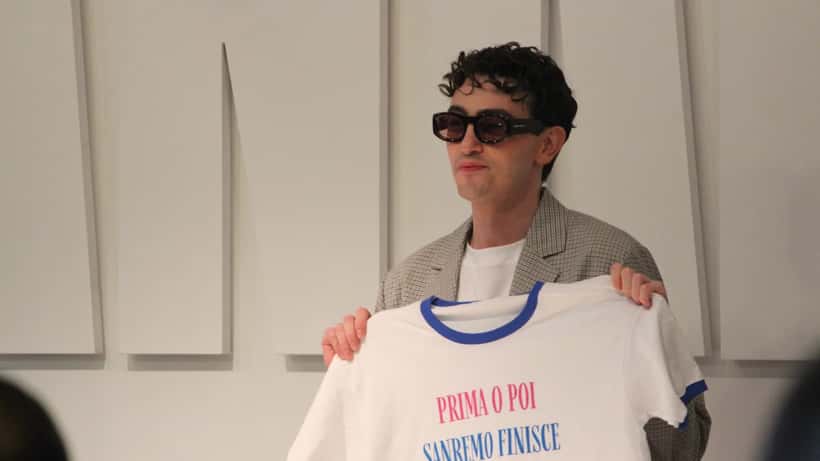 Michele Bravi al Festival di Sanremo 2026 sul palco del Teatro Ariston