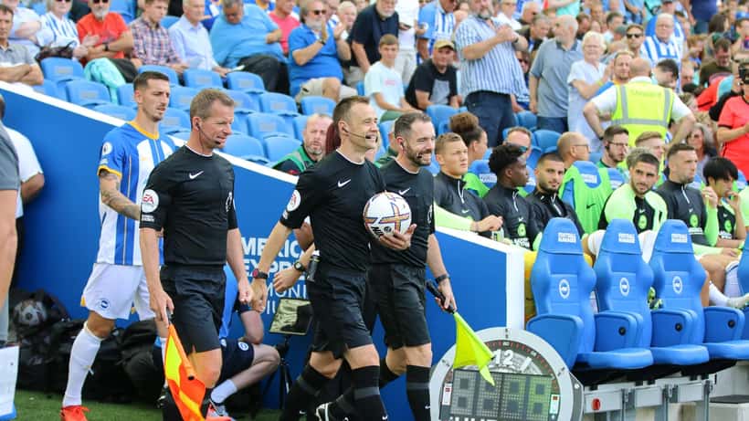 Deniz Undav im Trikot bei einem Fußballspiel