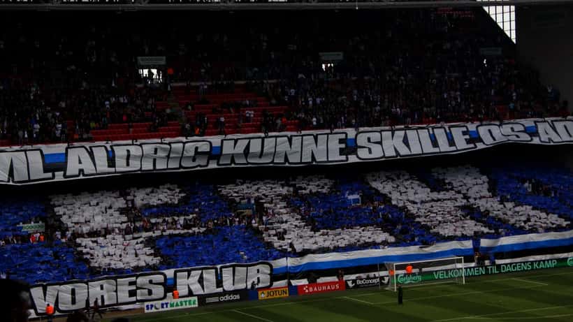 FC København-spillere i aktion på Telia Parken under en europæisk fodboldkamp