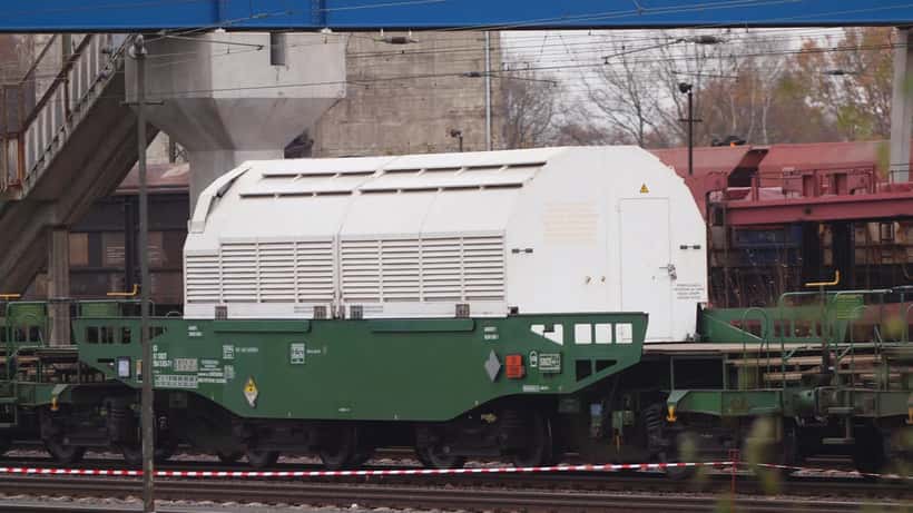 Castor-Transportbehälter für nuklearen Abfall auf Bahngleis, Brennelement-Zwischenlager Ahaus