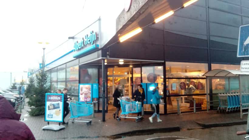Exterior de supermercado Albert Heijn da Ahold Delhaize, afetada por ciberataque em outubro 2026