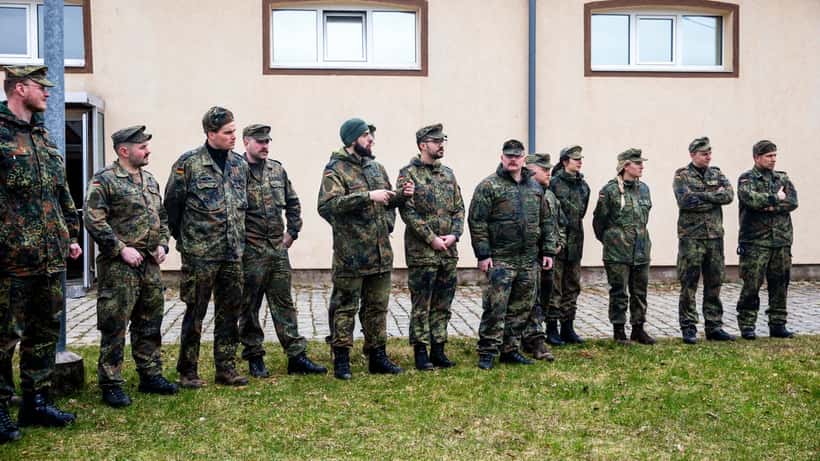 Bundeswehr-Soldaten der Sanitätsakademie bei militärischer Ausbildung