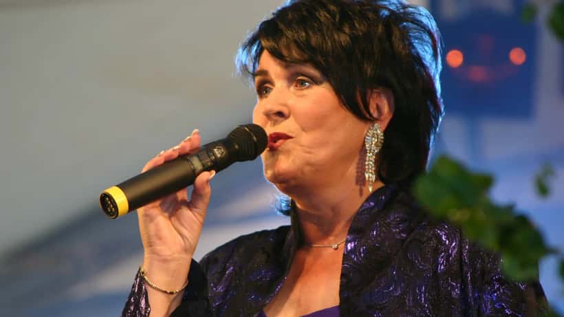 Lea Laven esiintyy Vihreät Niityt -musiikkifestivaalilla 2004
