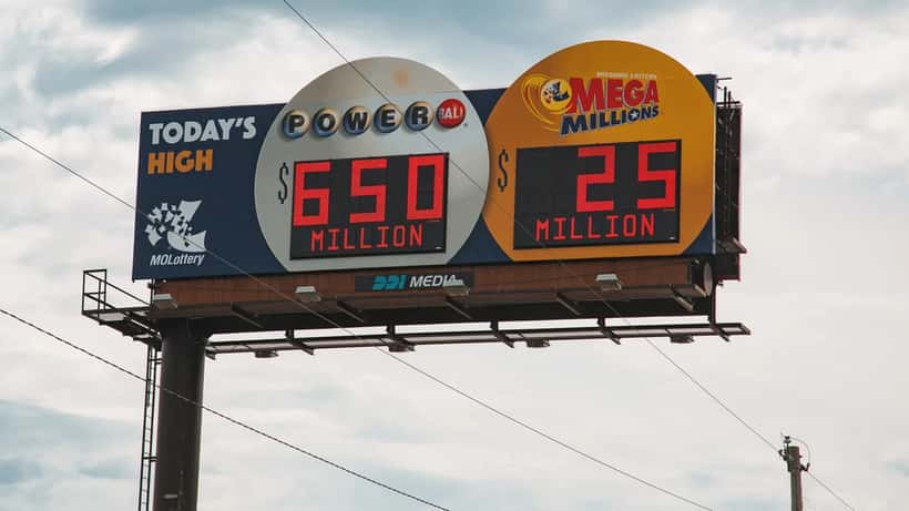 Cartel de Powerball y Mega Millions con el jackpot en Missouri