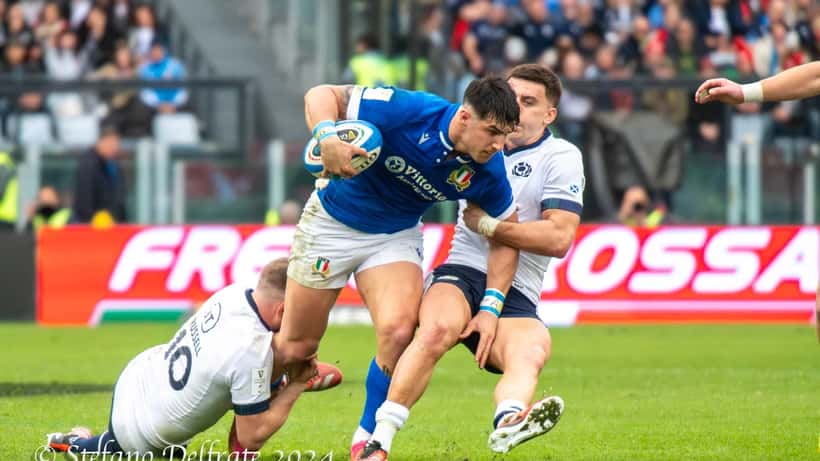 Joueur de rugby de l'équipe nationale italienne en action lors du Tournoi des Six Nations 2024