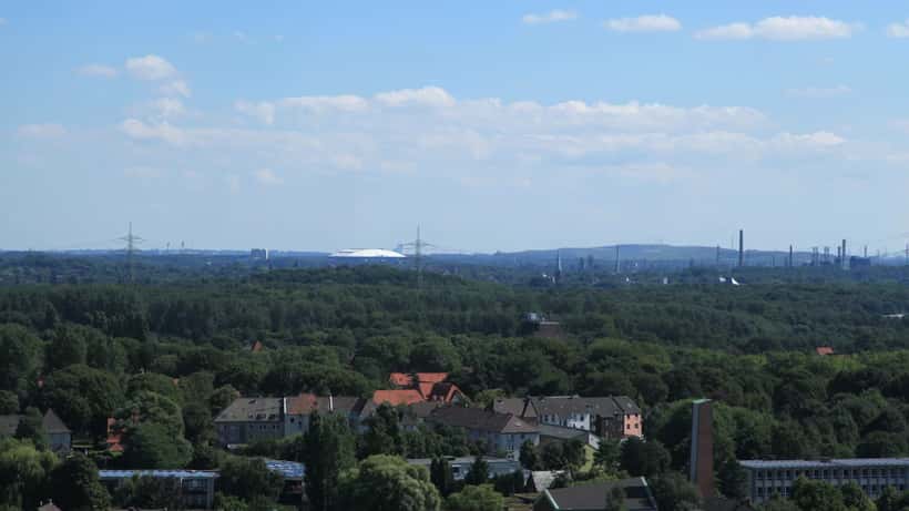 Blick auf die VELTINS-Arena in Gelsenkirchen aus der Vogelperspektive