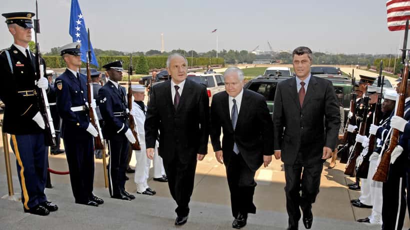 Hashim Thaçi lors d'une rencontre officielle au Pentagone, avant son arrestation en 2020