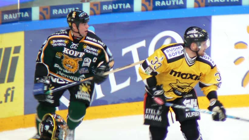 Raimo Helminen ja Eetu Holma jääkiekkopelissä, Ilves vs SaiPa