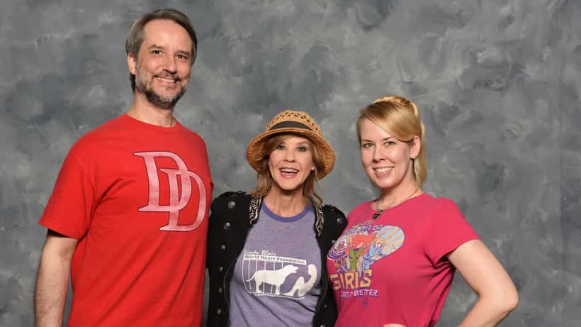 Linda Blair à une convention, actrice connue pour son engagement dans les refuges animaliers au Canada