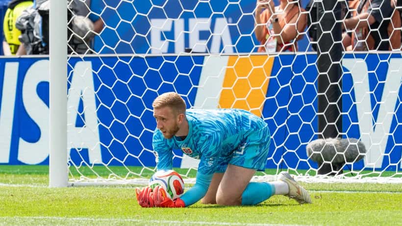 Egil Selvik i aksjon som keeper for det norske landslaget i VM-kampen mot Frankrike, juni 2026