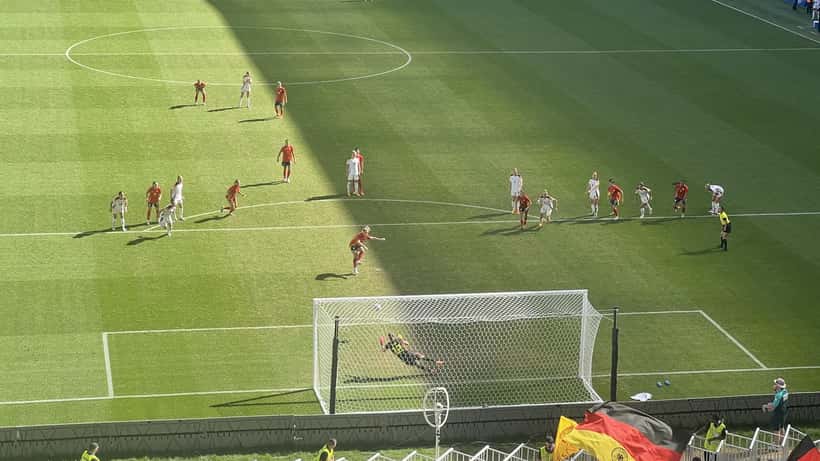Alexia Putellas botant un penalty lors du match Espagne vs Allemagne aux Jeux olympiques de Paris 2024