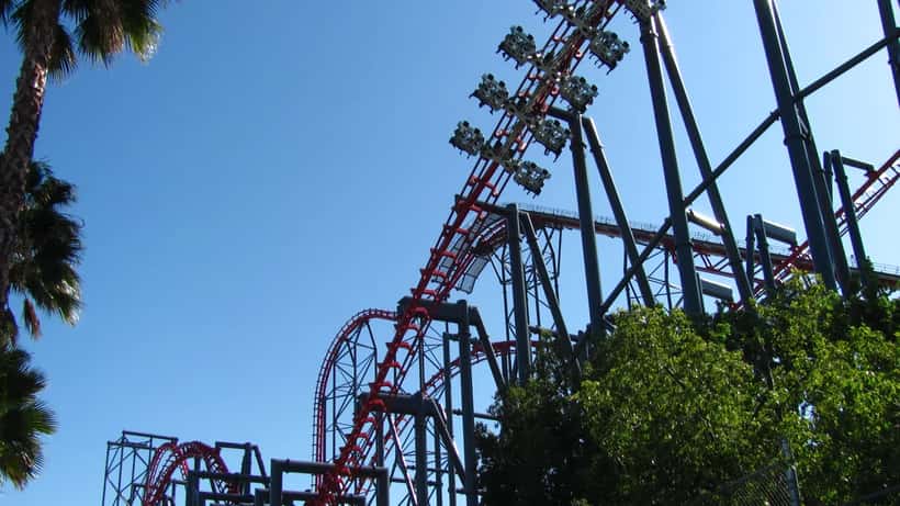 Le manège X2 à Six Flags Magic Mountain, fermé définitivement en 2026 après 100 blessures cérébrales
