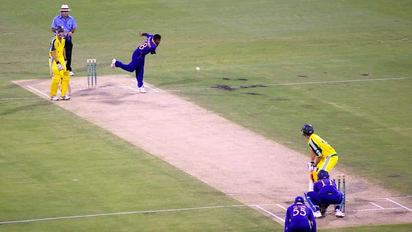Sri Lankan cricket bowler Muralitharan in action, cricket match between England and Sri Lanka