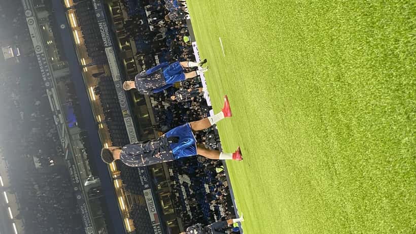 Jadon Sancho beim Aufwärmen auf dem Spielfeld