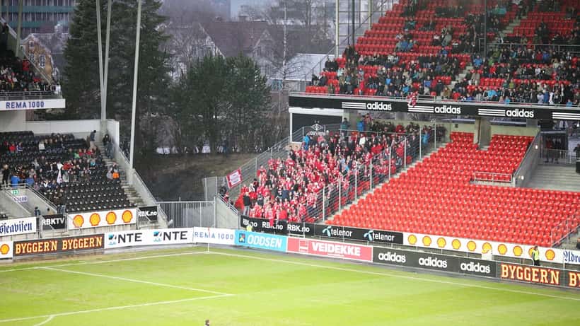 Brann-supportere som bortelag på Lerkendal stadion under Brann–Rosenborg