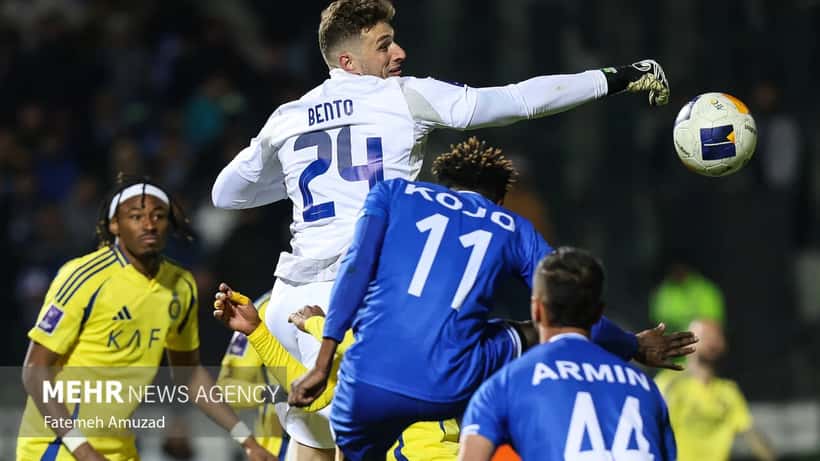 Al Nassr FC Spieler in einem Fußballspiel gegen Esteghlal FC im März 2025