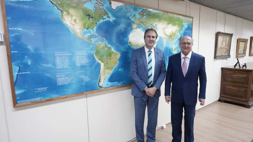 Camilo Santana em reunião como Ministro da Educação em novembro de 2024