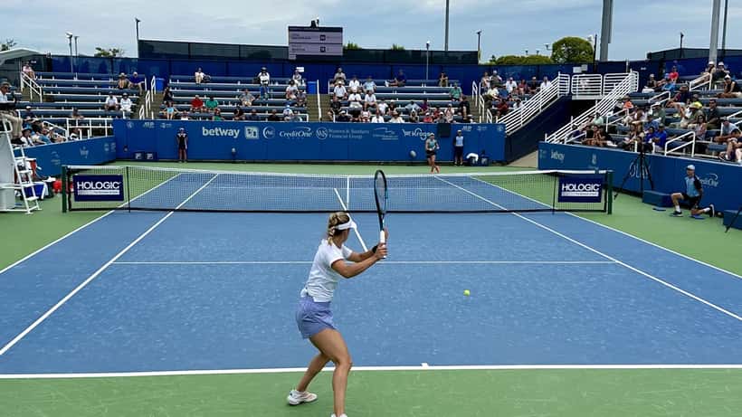 Anna Kalinskaya op de tennisbaan, sportcontract en advocaatrecht 2026