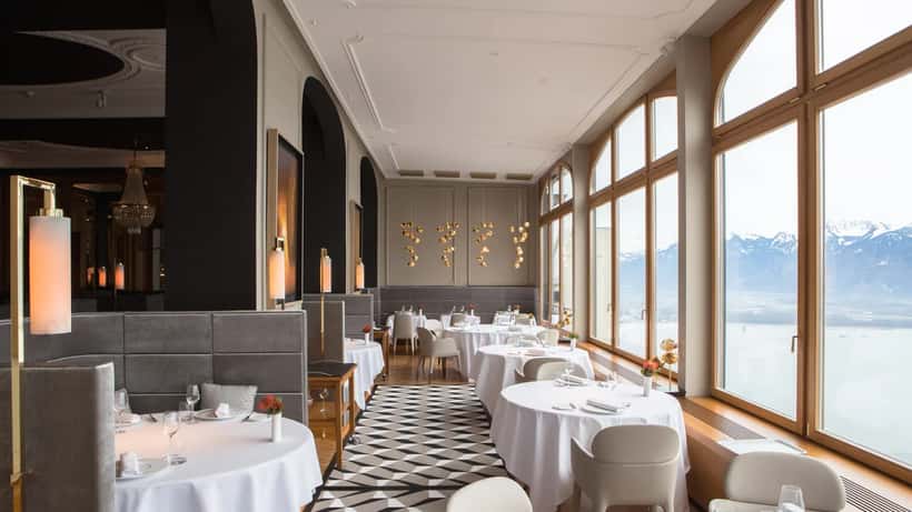 Restaurant gastronomique suisse avec terrasse panoramique à Glion, Vaud