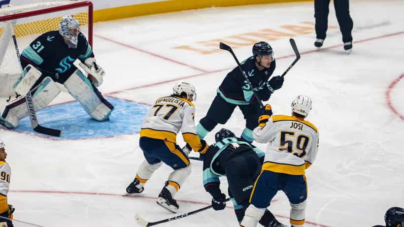 Roman Josi en action sur la glace avec les Nashville Predators