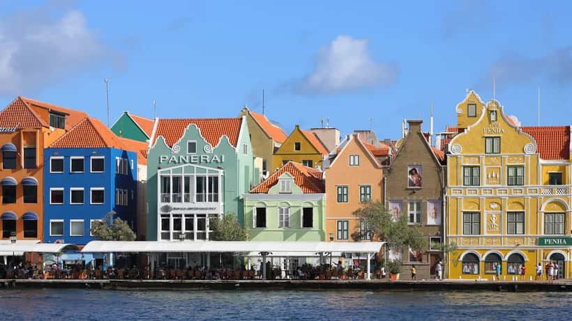 Bunte Fassaden am Handelskade in Willemstad, Curaçao