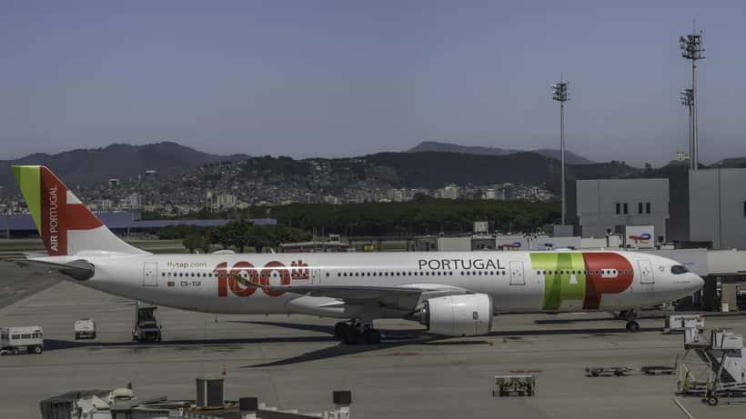 Avião Airbus no Aeroporto Internacional do Galeão, Rio de Janeiro