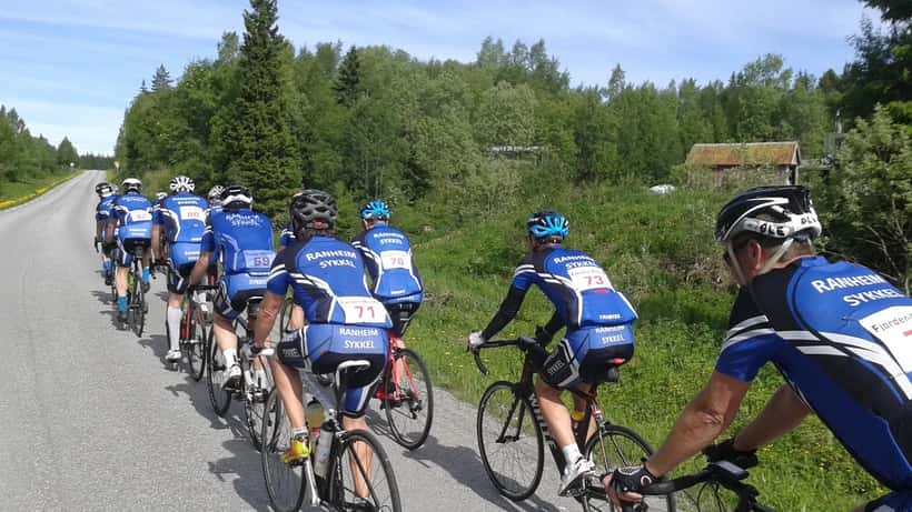 Syklister under sykkelritt langs Trondheimsfjorden 2018, tilsvarende L'Étape Trondheim 2026-ruten