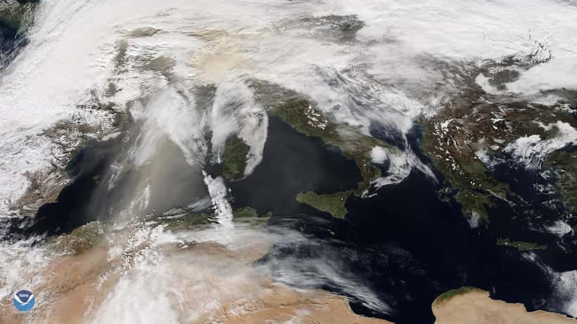 Satellitenbild von Saharastaub über Europa — NOAA