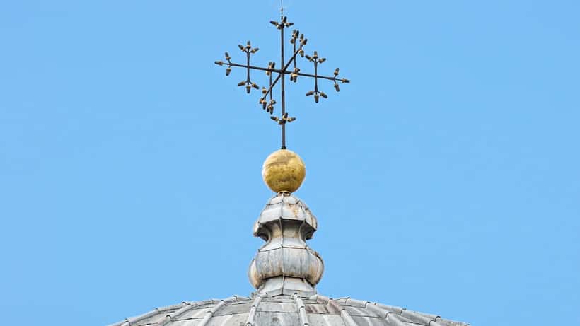 Basilica di Sant'Antonio di Padova con fedeli in processione, Padova 2026