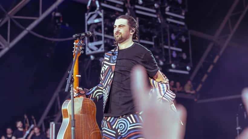 Noah Kahan performing live at Glastonbury Festival 2025