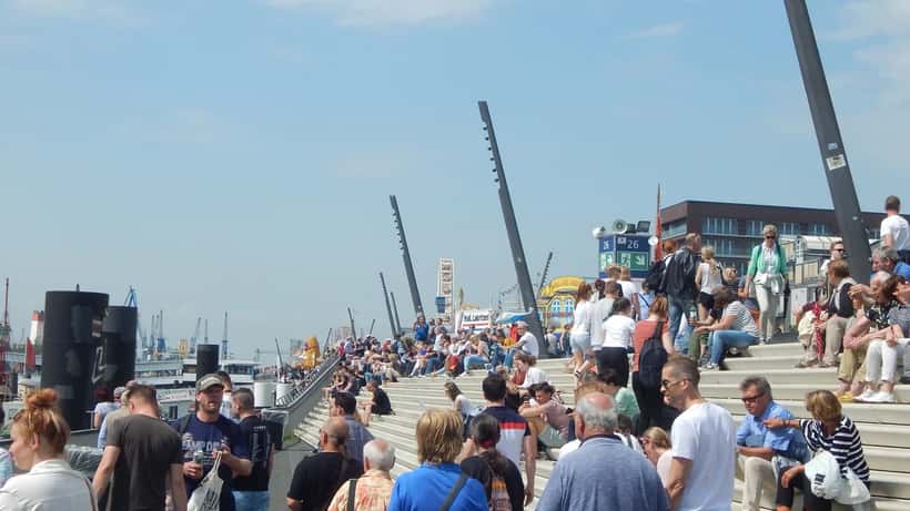 Besucher beim Hafengeburtstag Hamburg an der Elbe