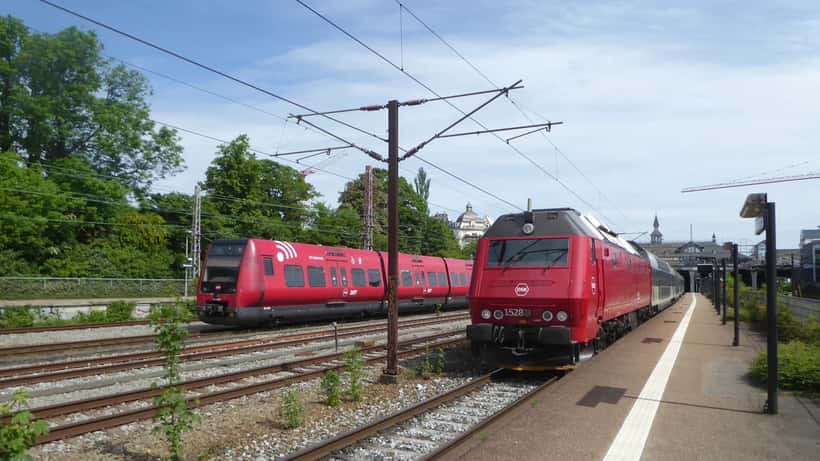 DSB tog og S-tog ved Østerport Station i København