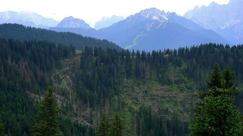 Sturmschäden an Gebäuden nach Unwetter in Österreich