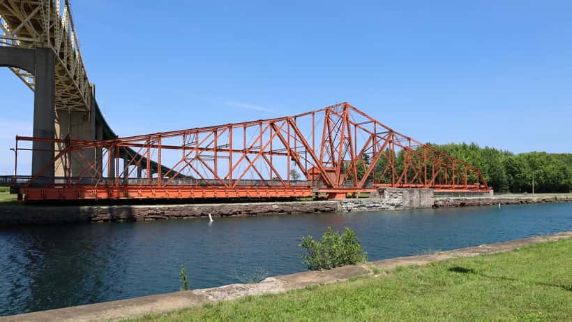 Ponts internationaux de Sault Ste. Marie en Ontario reliant le Canada aux États-Unis