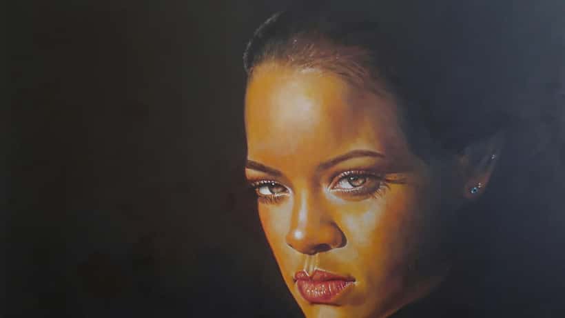 Rihanna lors d'une conférence de presse, fondatrice de l'empire Fenty Beauty