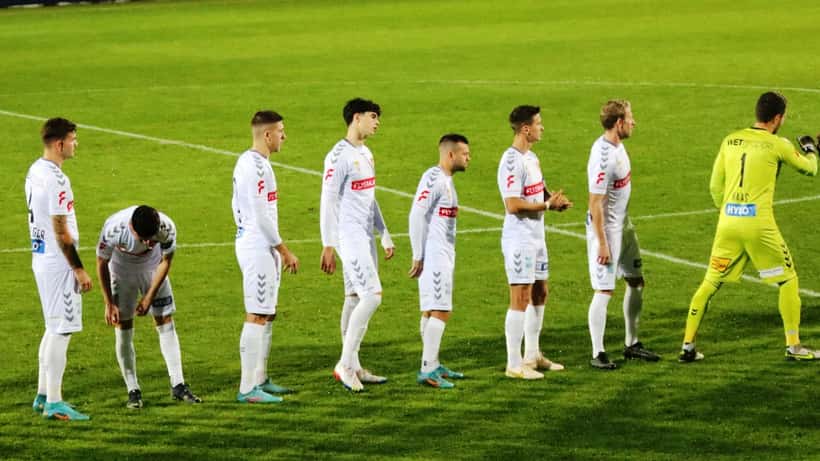Österreichische Fußballspieler im Zweikampf beim Bundesliga-Spiel FC Liefering gegen Admira Wacker, Sportrecht Nationalteamabstellung
