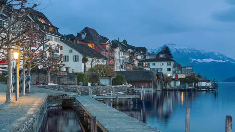 Vue panoramique de la vieille ville de Zoug, cœur de la Crypto Valley suisse