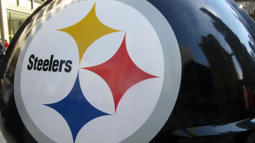 Casque des Pittsburgh Steelers lors du NFL Draft à Chicago, symbolisant la sélection de Max Iheanachor en 1er tour