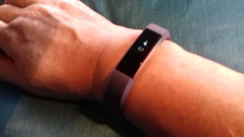 Fitbit Alta HR tracker da polso per monitoraggio frequenza cardiaca