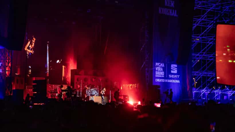 Miley Cyrus en concert, illustrant la réinvention de carrière et les stratégies patrimoniales pour les Canadiens