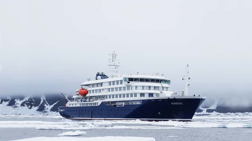 Expeditionsfartyget MV Hondius i antarktiska vatten
