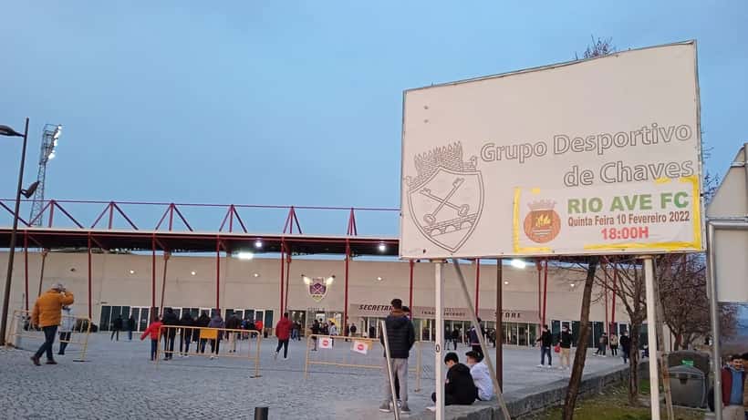 Jogadores do SD Chaves em campo durante jogo da Liga Portugal 2