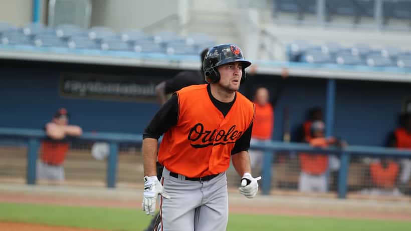 Colton Cowser bateando para los Baltimore Orioles en 2026