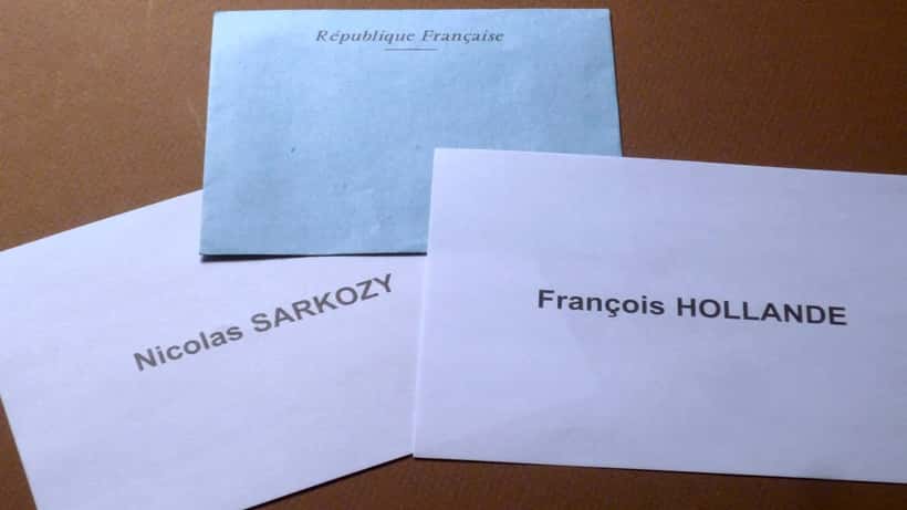 Bulletins de vote français lors des élections présidentielles 2012, symbole de démocratie directe