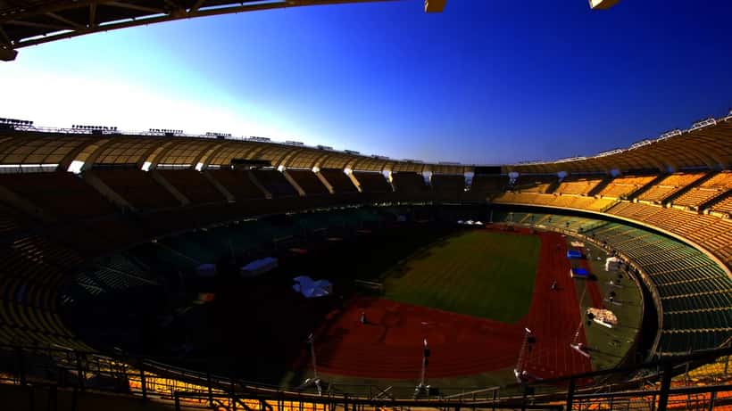 Vista aerea dello Stadio San Nicola di Bari con le gradinate bianche iconiche