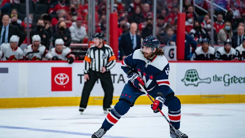Michal Kempny, ishockeyspjelare, i aktion under NHL-match