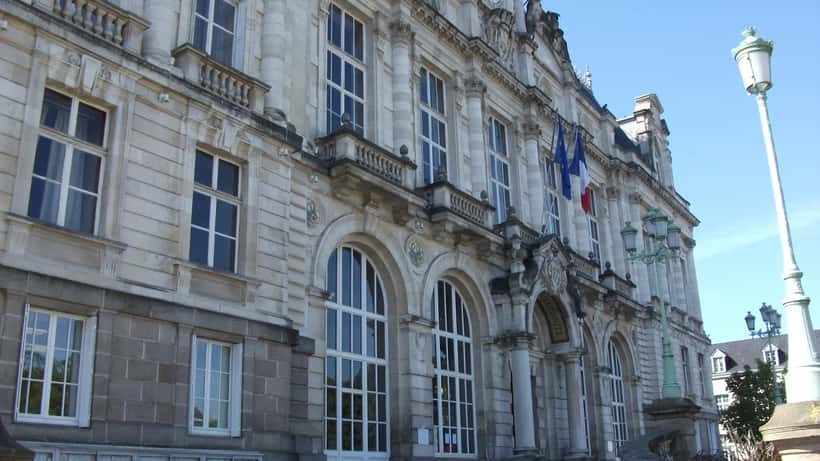 Het stadhuis van Limoges met de campanile voor de brand
