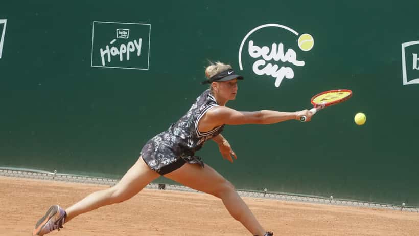 Marta Kostyuk playing tennis at the 2019 Bella Cup
